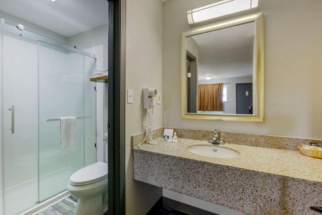 Quality Inn Columbus-East Bagian luar foto