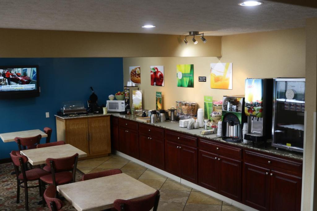 Quality Inn Columbus-East Bagian luar foto