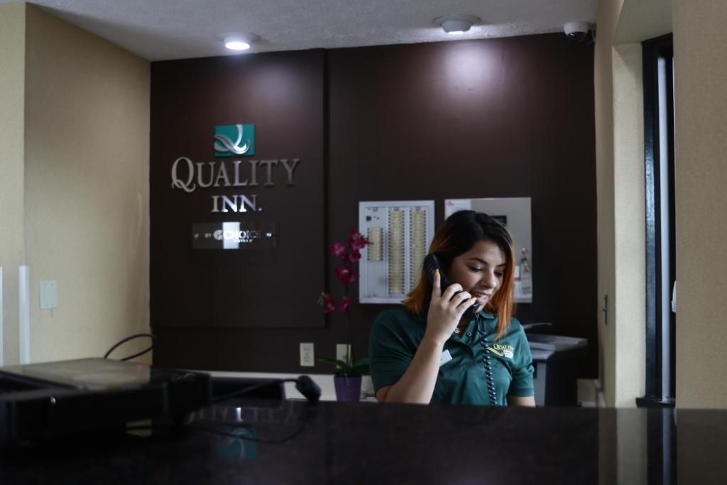 Quality Inn Columbus-East Bagian luar foto
