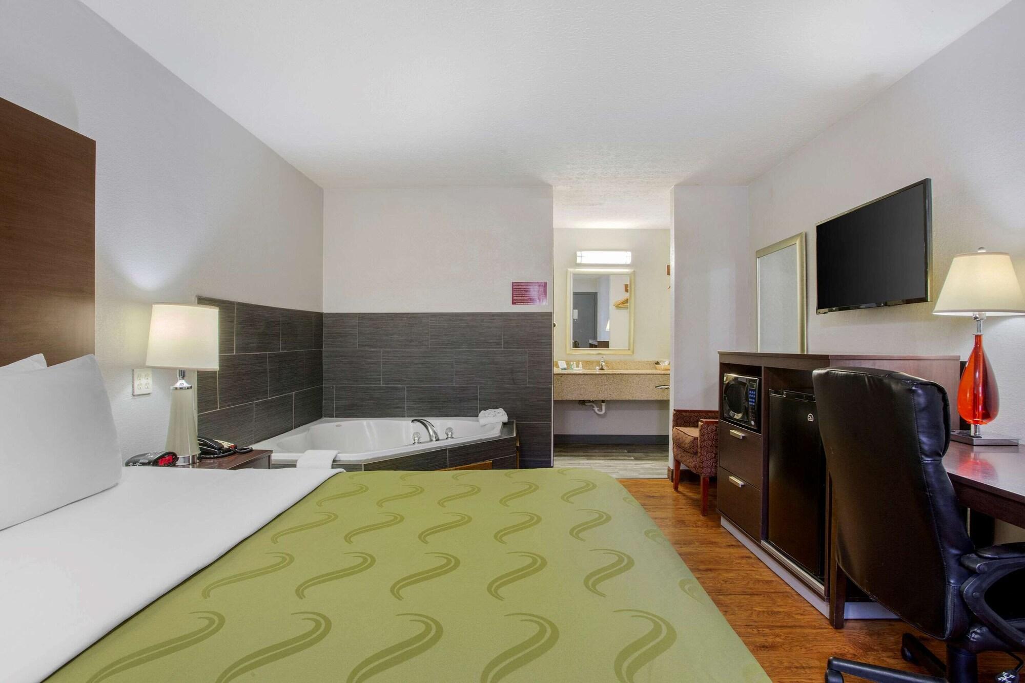 Quality Inn Columbus-East Bagian luar foto