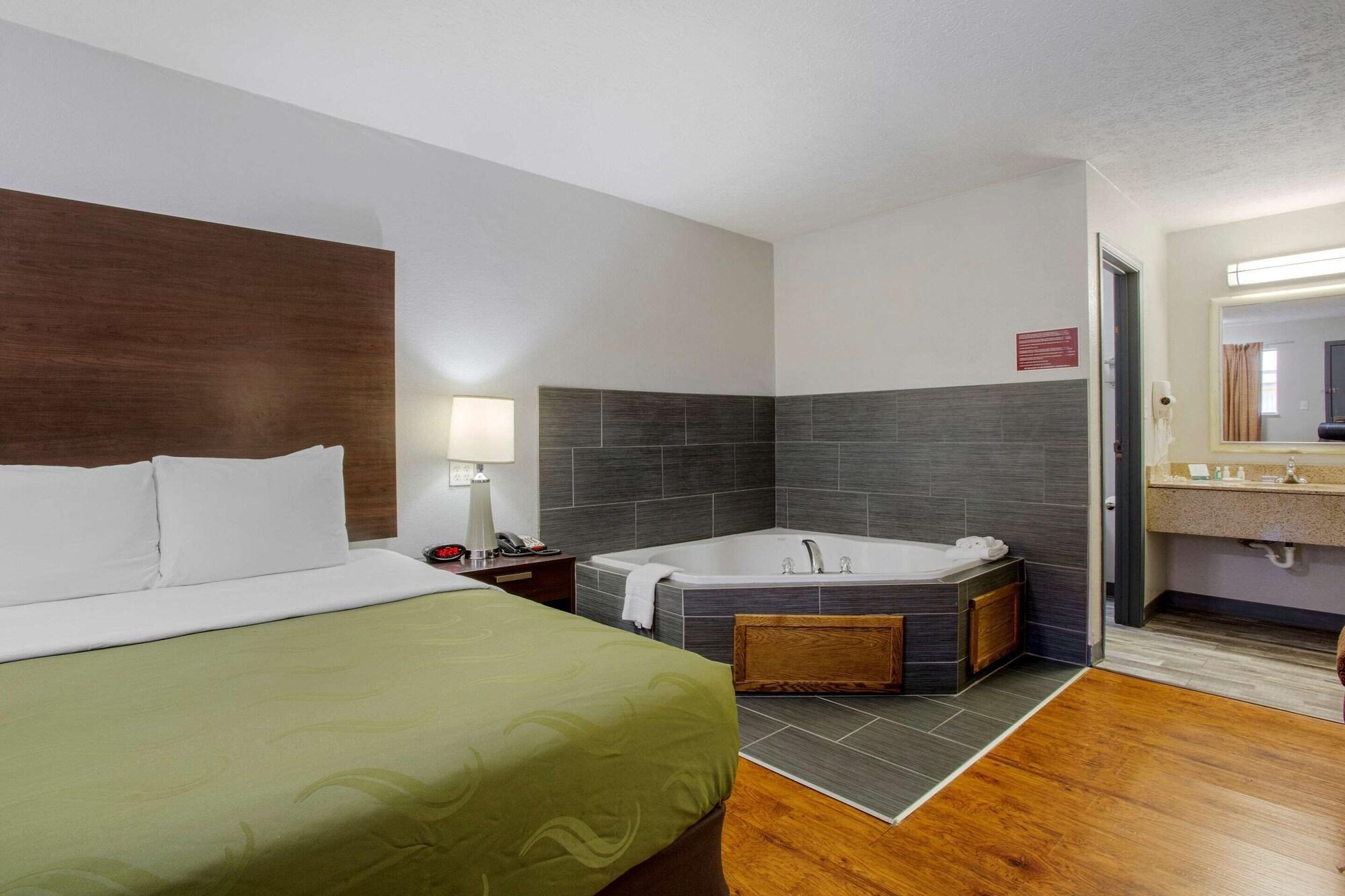 Quality Inn Columbus-East Bagian luar foto