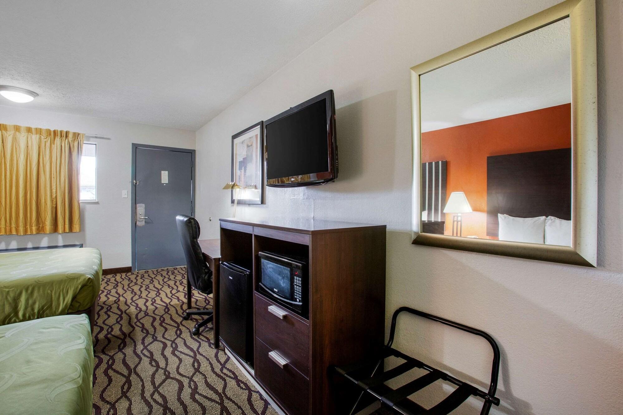 Quality Inn Columbus-East Bagian luar foto